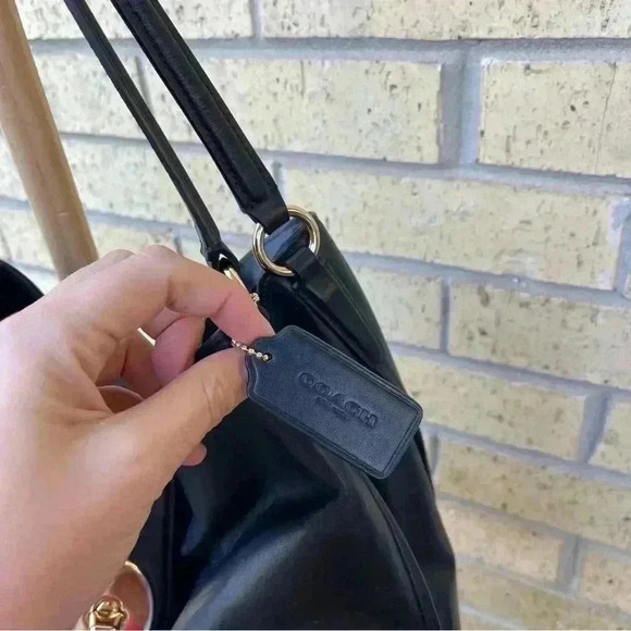 Coach solid black leather gold hardware 3 section shoulder bag purse - Picture 4 of 15